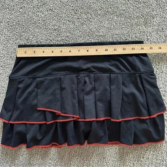 Lucky in Love Skort Women's Size Medium Black Red - Picture 3 of 7